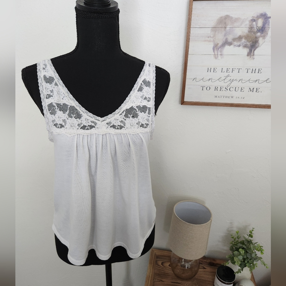 HOLLISTER WHITE LACE TANK TOP